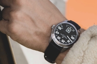 Zeker checken: de Air Time: Reservoir’s Airfight Titane Watch