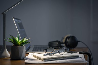 Zo kun je comfortabel achter je laptop werken
